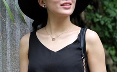 一层一层剥掉女生的衣服的